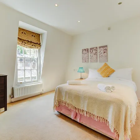 Stanhope Mews Apartment